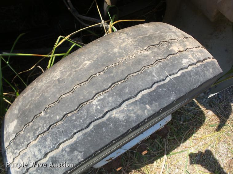 image for item J8593 2001 International 4700LPX service truck