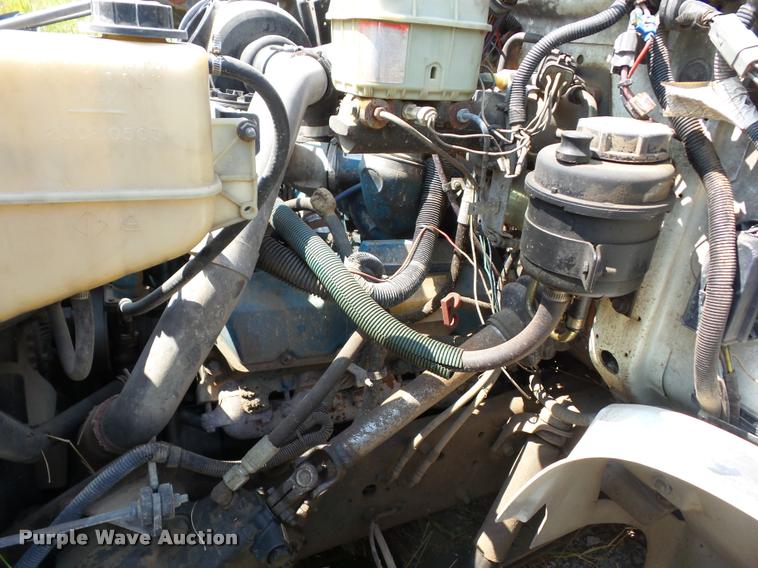 image for item J8593 2001 International 4700LPX service truck