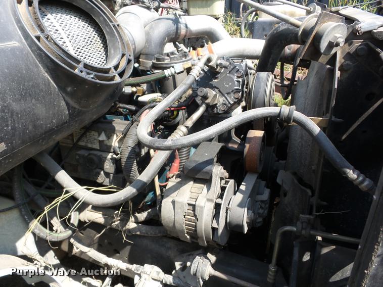 image for item J8593 2001 International 4700LPX service truck