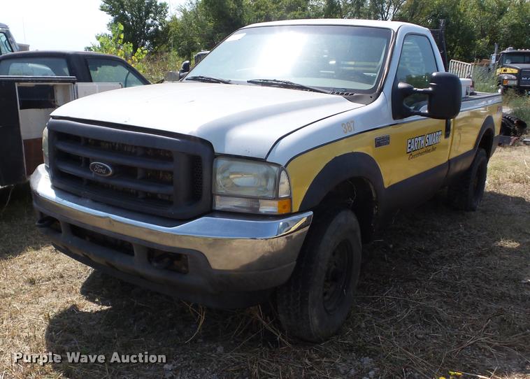 image for item J8596 2004 Ford F250 Super Duty pickup truck