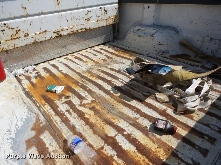 image for item J8596 2004 Ford F250 Super Duty pickup truck