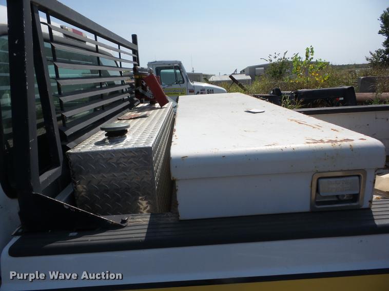 image for item J8596 2004 Ford F250 Super Duty pickup truck