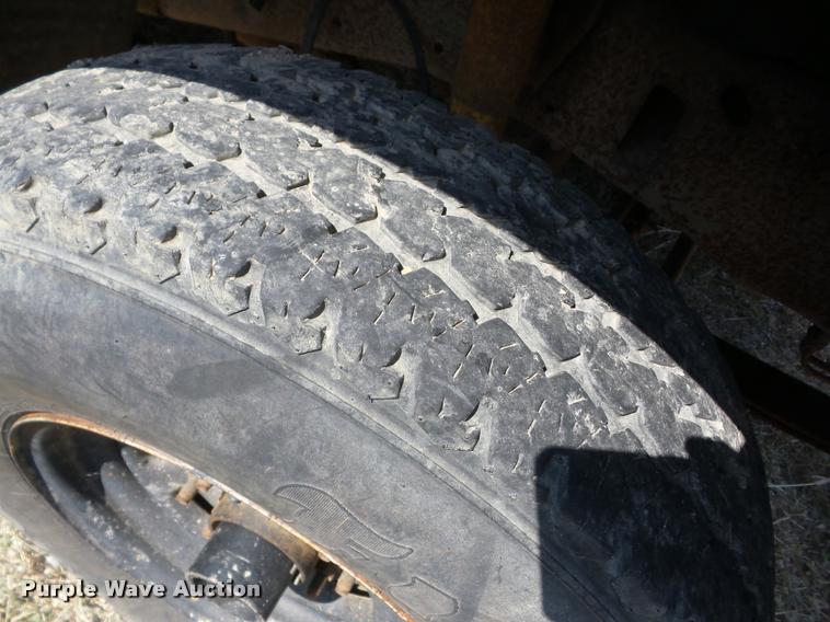 image for item J8596 2004 Ford F250 Super Duty pickup truck