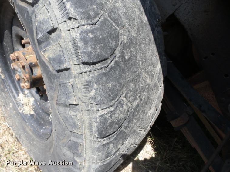 image for item J8596 2004 Ford F250 Super Duty pickup truck