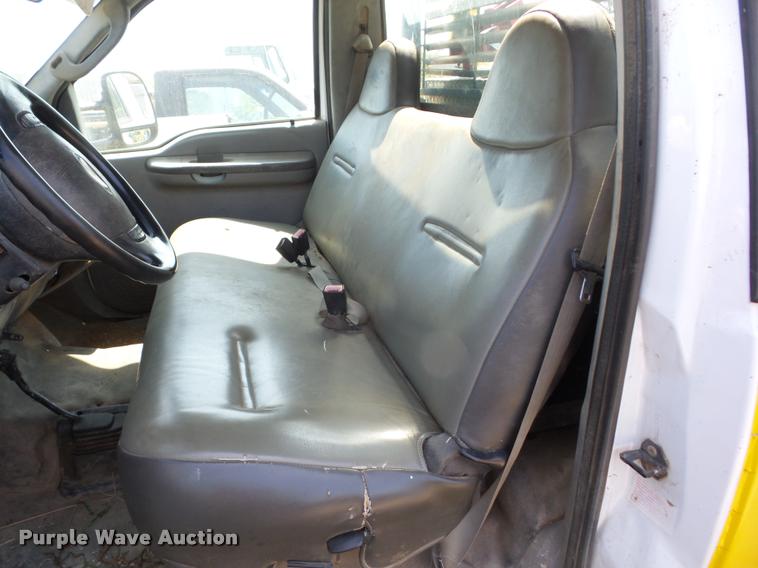 image for item J8596 2004 Ford F250 Super Duty pickup truck