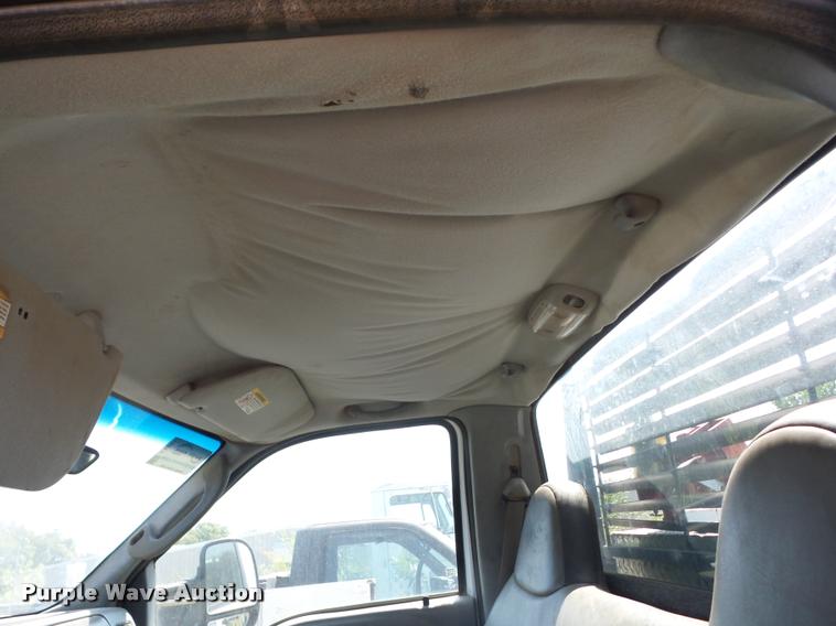 image for item J8596 2004 Ford F250 Super Duty pickup truck