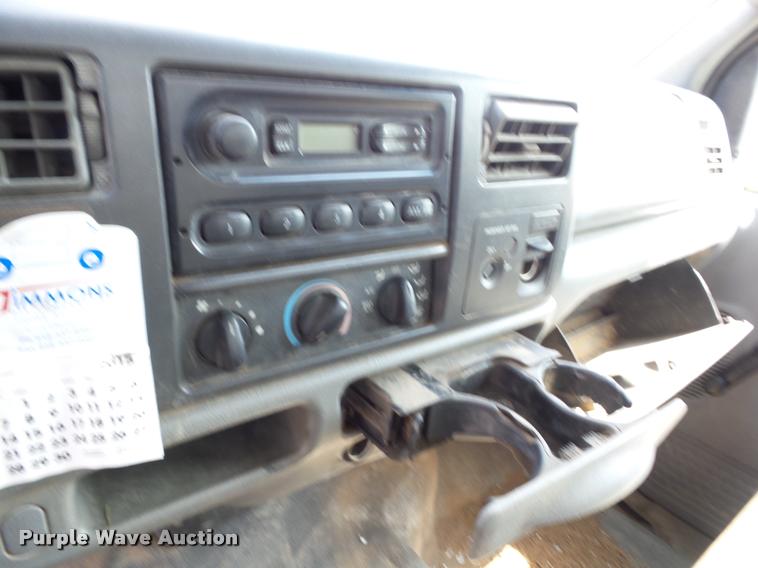 image for item J8596 2004 Ford F250 Super Duty pickup truck