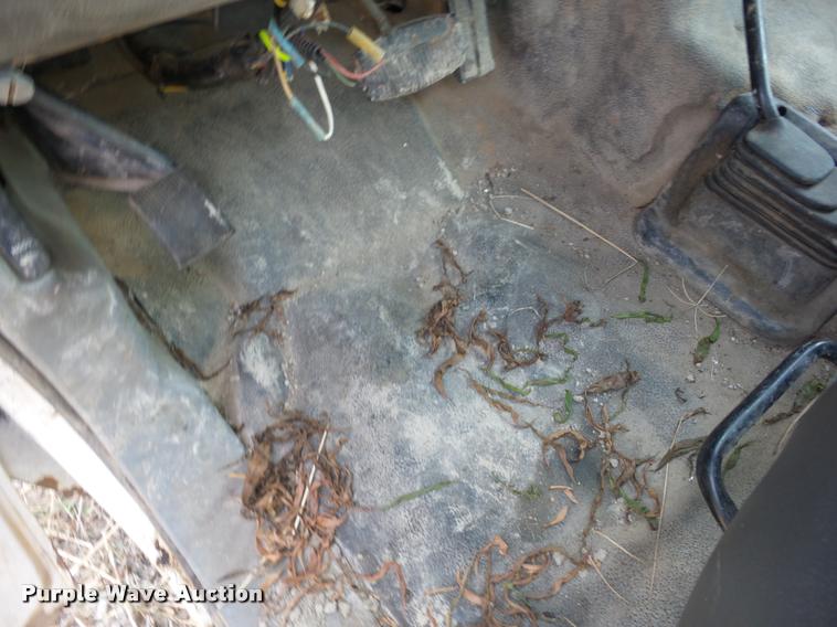 image for item J8596 2004 Ford F250 Super Duty pickup truck