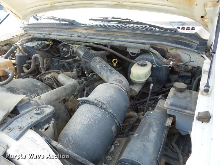 image for item J8596 2004 Ford F250 Super Duty pickup truck