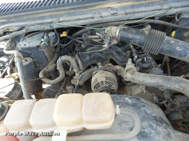 image for item J8596 2004 Ford F250 Super Duty pickup truck