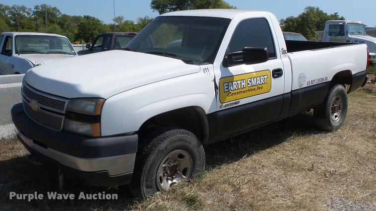 image for item J8597 2006 Chevrolet 2500HD pickup truck