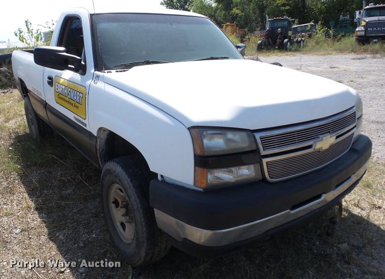 image for item J8597 2006 Chevrolet 2500HD pickup truck