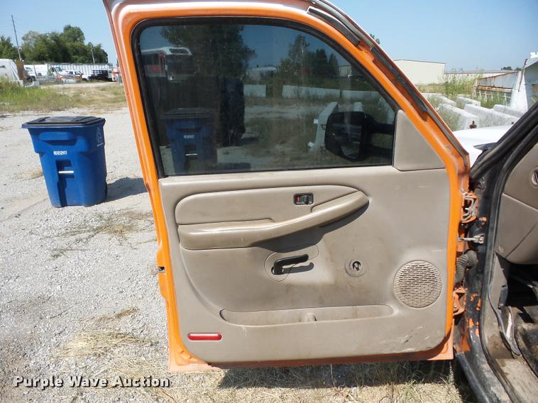 image for item J8597 2006 Chevrolet 2500HD pickup truck