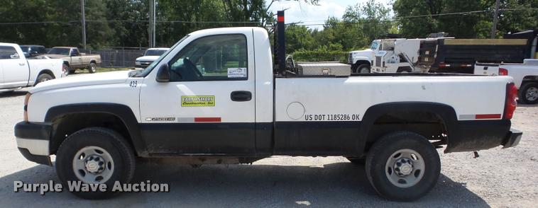 image for item J8599 2006 Chevrolet Silverado 2500HD pickup truck