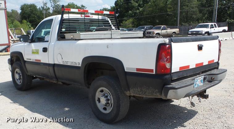 image for item J8599 2006 Chevrolet Silverado 2500HD pickup truck