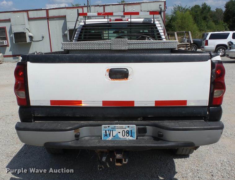 image for item J8599 2006 Chevrolet Silverado 2500HD pickup truck