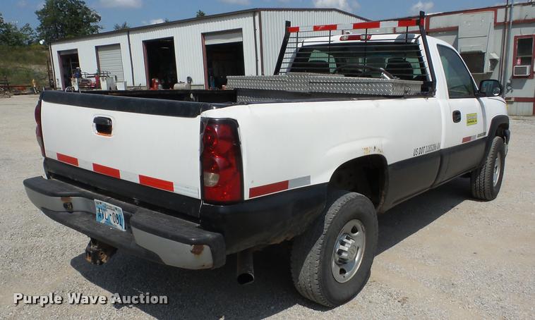 image for item J8599 2006 Chevrolet Silverado 2500HD pickup truck