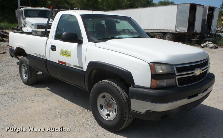 image for item J8599 2006 Chevrolet Silverado 2500HD pickup truck