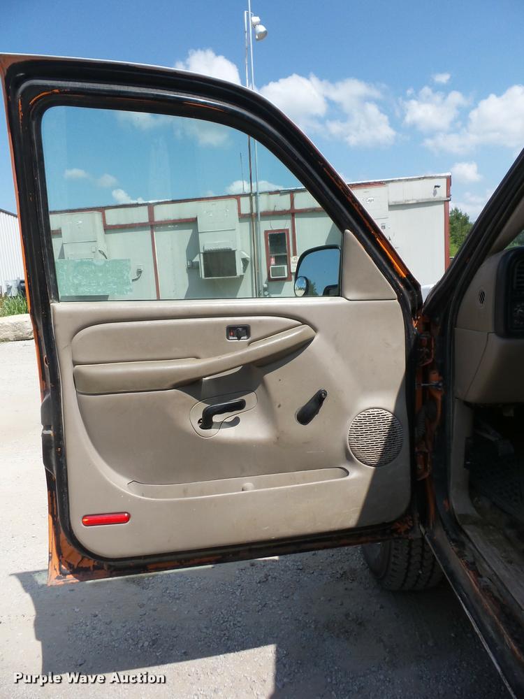 image for item J8599 2006 Chevrolet Silverado 2500HD pickup truck