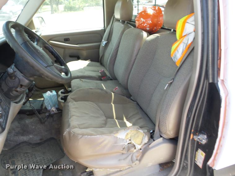 image for item J8599 2006 Chevrolet Silverado 2500HD pickup truck