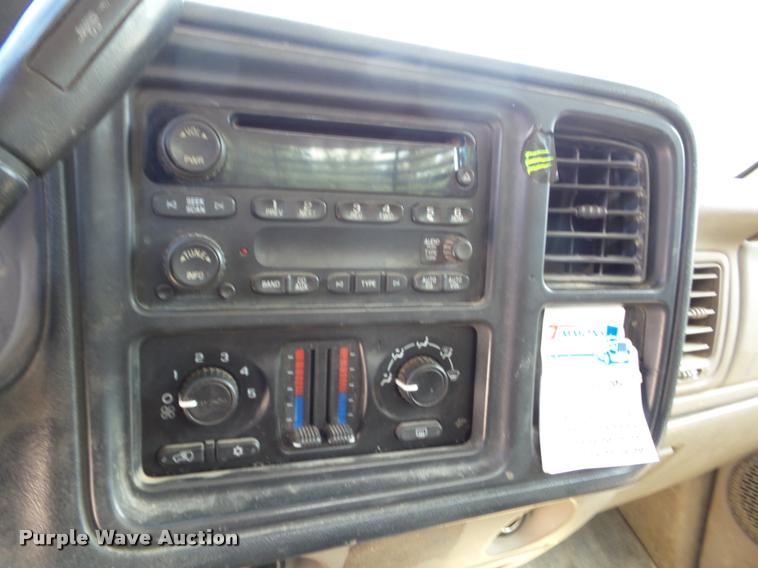 image for item J8599 2006 Chevrolet Silverado 2500HD pickup truck