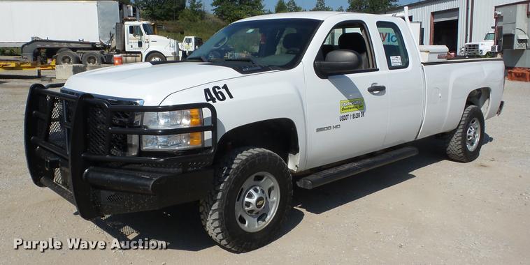 image for item J8601 2011 Chevrolet Silverado 2500HD Ext. Cab pickup truck
