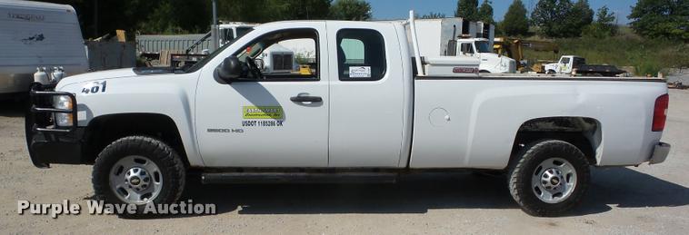 image for item J8601 2011 Chevrolet Silverado 2500HD Ext. Cab pickup truck