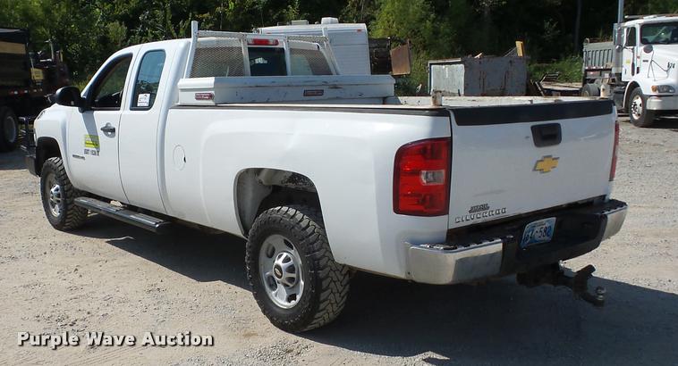 image for item J8601 2011 Chevrolet Silverado 2500HD Ext. Cab pickup truck