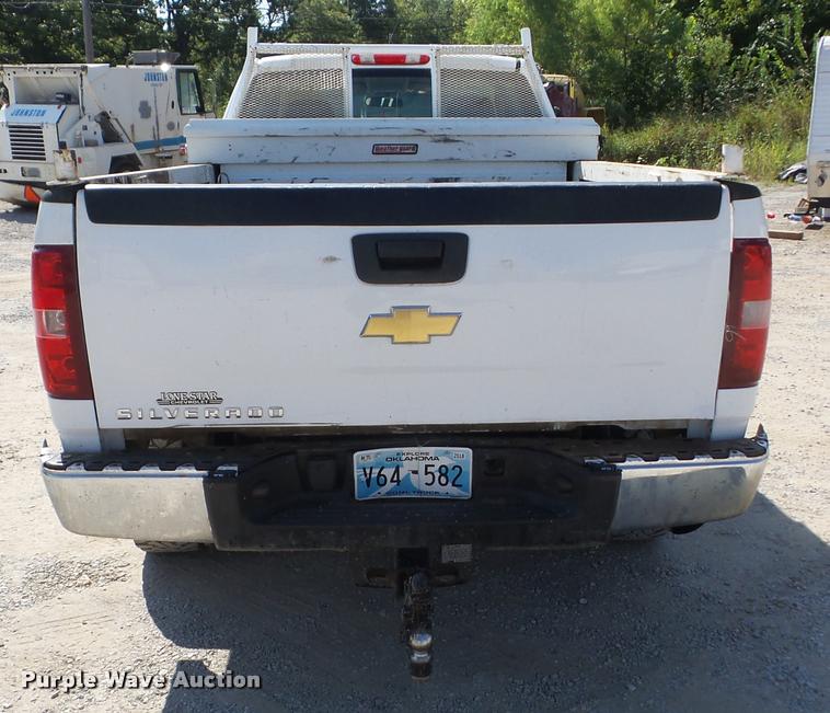 image for item J8601 2011 Chevrolet Silverado 2500HD Ext. Cab pickup truck