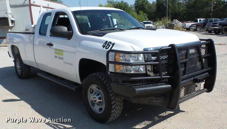 image for item J8601 2011 Chevrolet Silverado 2500HD Ext. Cab pickup truck