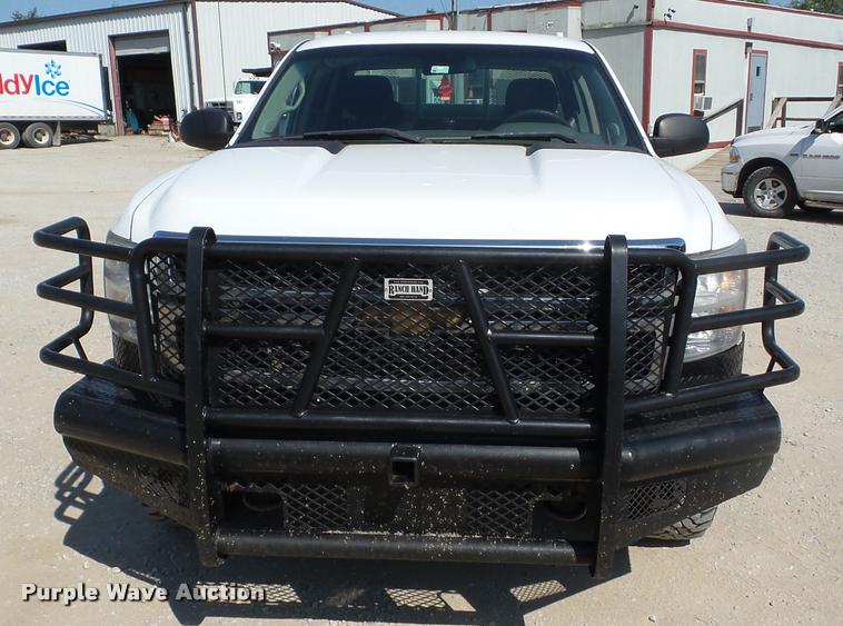 image for item J8601 2011 Chevrolet Silverado 2500HD Ext. Cab pickup truck