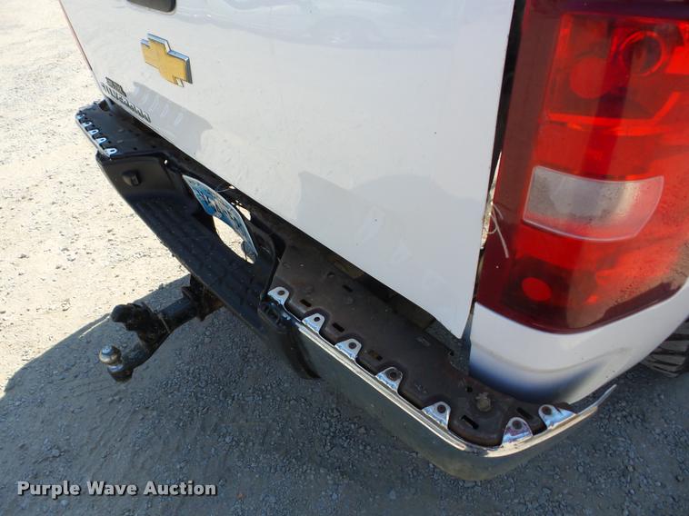 image for item J8601 2011 Chevrolet Silverado 2500HD Ext. Cab pickup truck