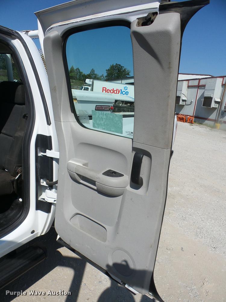 image for item J8601 2011 Chevrolet Silverado 2500HD Ext. Cab pickup truck