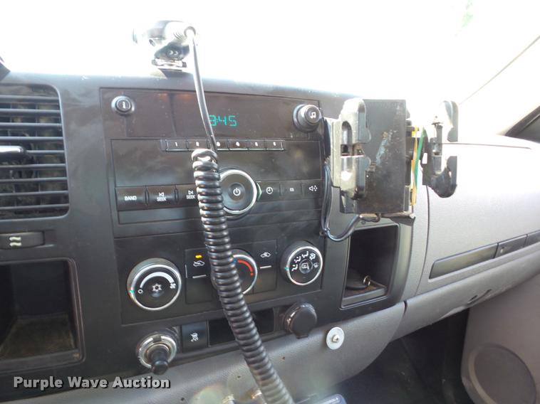 image for item J8601 2011 Chevrolet Silverado 2500HD Ext. Cab pickup truck