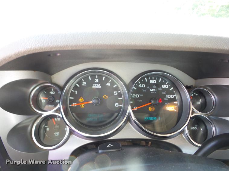 image for item J8601 2011 Chevrolet Silverado 2500HD Ext. Cab pickup truck