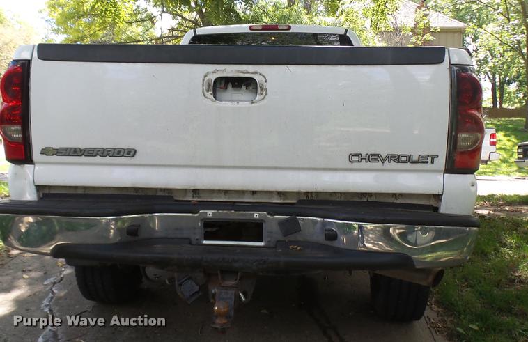 image for item K1785 2005 Chevrolet Silverado 2500HD LS Ext. Cab pickup truck