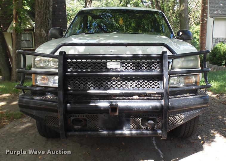 image for item K1785 2005 Chevrolet Silverado 2500HD LS Ext. Cab pickup truck