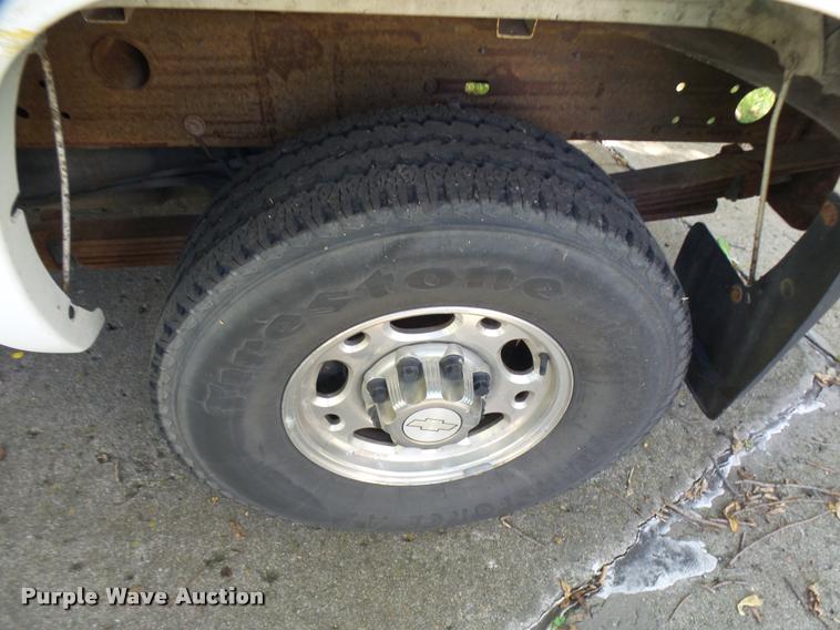 image for item K1785 2005 Chevrolet Silverado 2500HD LS Ext. Cab pickup truck