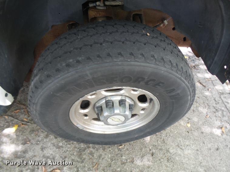 image for item K1785 2005 Chevrolet Silverado 2500HD LS Ext. Cab pickup truck