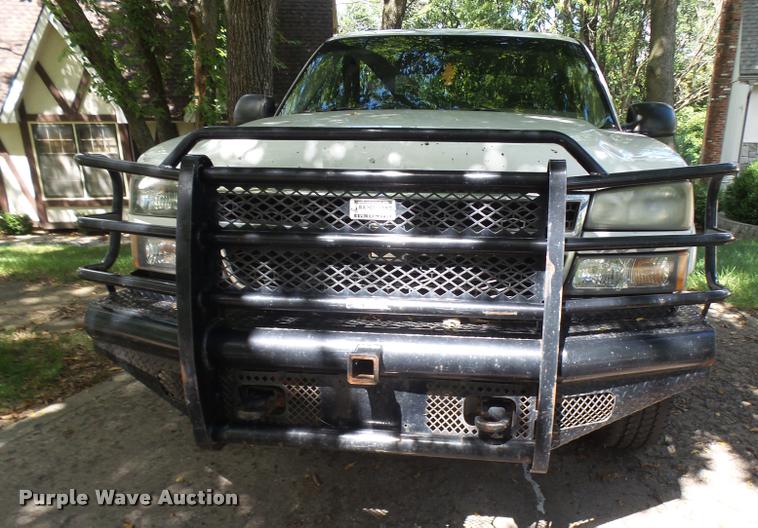 image for item K1785 2005 Chevrolet Silverado 2500HD LS Ext. Cab pickup truck