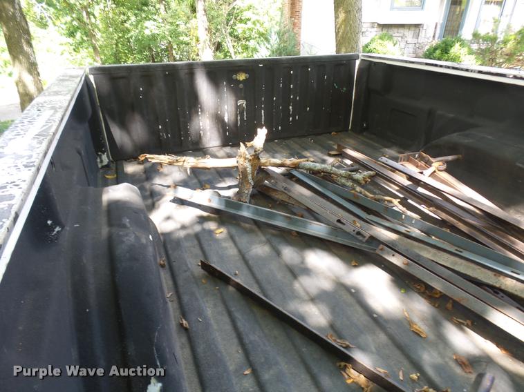 image for item K1785 2005 Chevrolet Silverado 2500HD LS Ext. Cab pickup truck