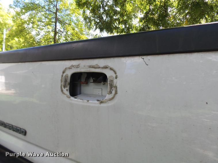 image for item K1785 2005 Chevrolet Silverado 2500HD LS Ext. Cab pickup truck