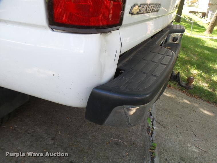 image for item K1785 2005 Chevrolet Silverado 2500HD LS Ext. Cab pickup truck