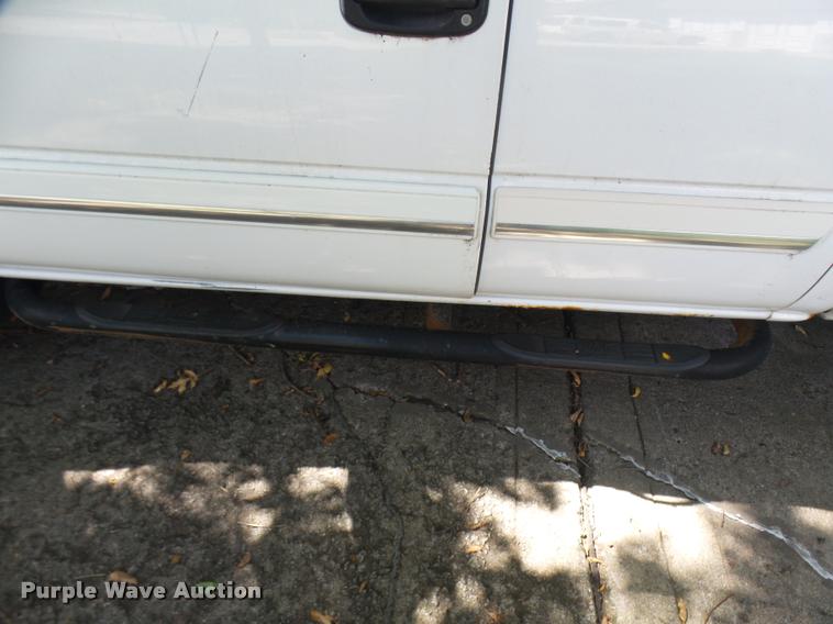 image for item K1785 2005 Chevrolet Silverado 2500HD LS Ext. Cab pickup truck