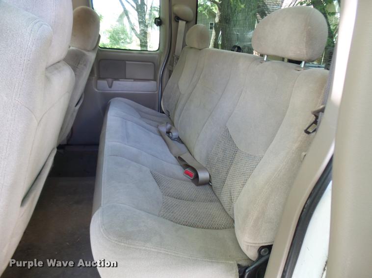 image for item K1785 2005 Chevrolet Silverado 2500HD LS Ext. Cab pickup truck