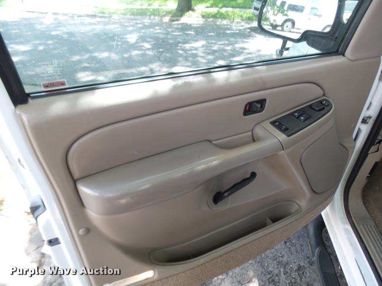 image for item K1785 2005 Chevrolet Silverado 2500HD LS Ext. Cab pickup truck