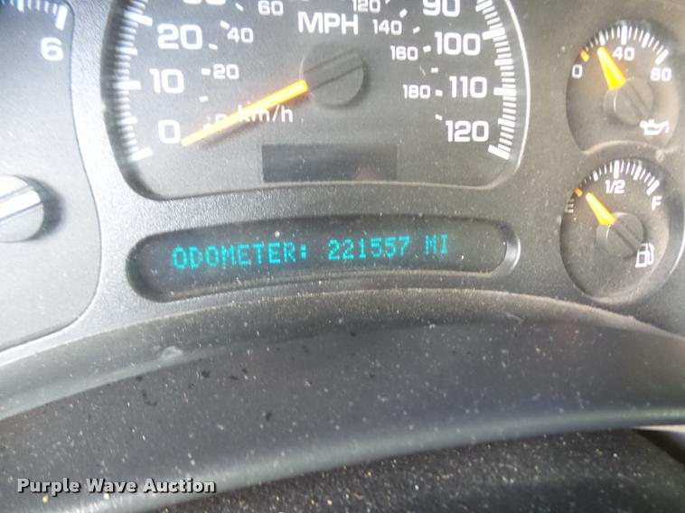 image for item K1785 2005 Chevrolet Silverado 2500HD LS Ext. Cab pickup truck