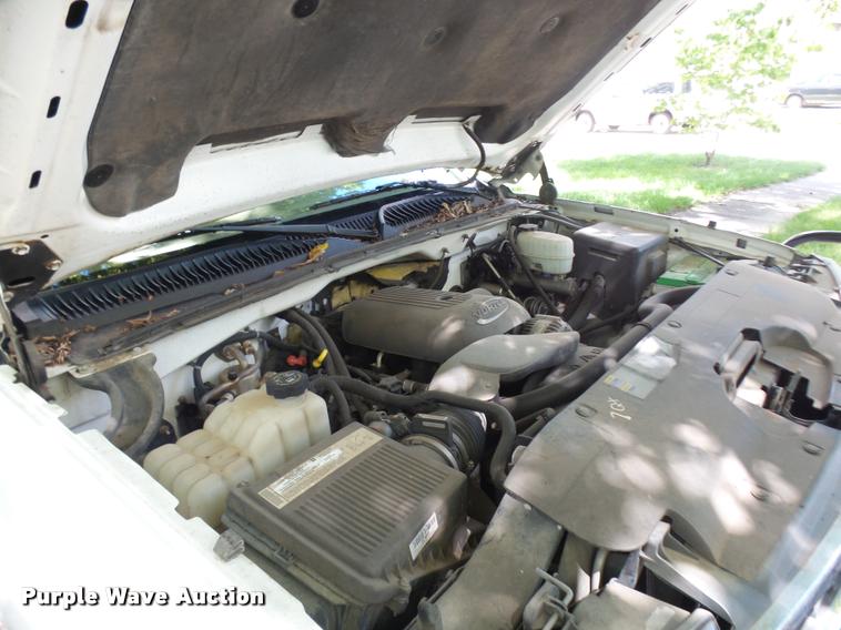 image for item K1785 2005 Chevrolet Silverado 2500HD LS Ext. Cab pickup truck