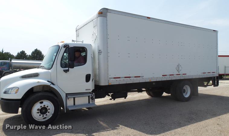 image for item L1506 2005 Freightliner Business Class M2 box truck