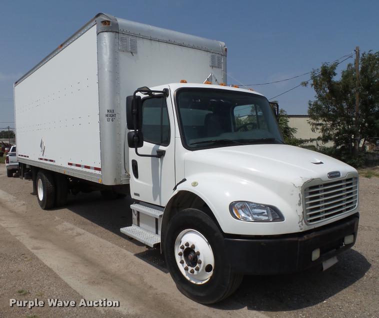 image for item L1506 2005 Freightliner Business Class M2 box truck
